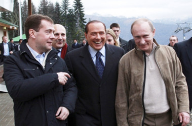 4 грудня 2010, 1:32 Переглядів:   Медведєв, Путін і Берлусконі відчули себе пілотами, фото AP
